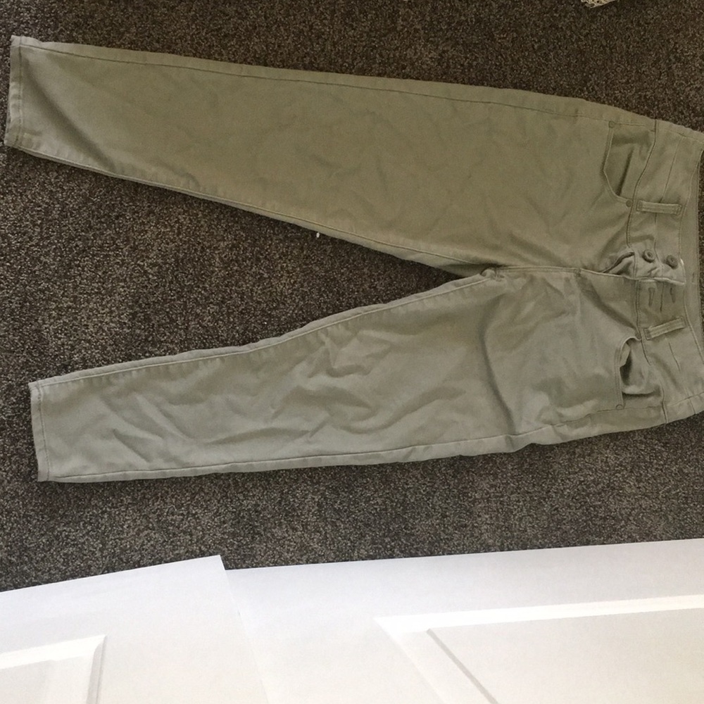 Gray capris